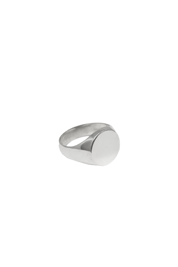 Introducing our exquisite Round Signet Ring, a perfect blend of timeless elegance and contemporary style. Crafted with meticulous attention to detail, this stunning ring is designed to make a bold statement. Made from 14k white gold plated stainless steel, this signet ring showcases a round-shaped face that adds a touch of geometric allure to your ensemble.