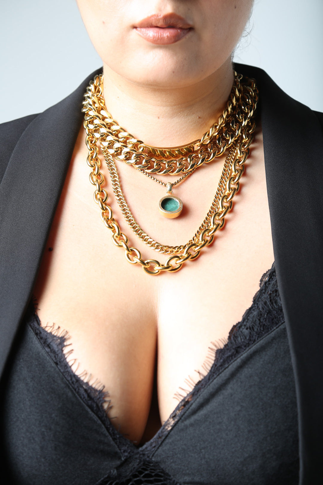 A timeless, statement piece with a deep gold shine. Perfect for almost any occasion or your everyday finishing touch to your outfits. Jewelry designed to fit the True Size Majority .