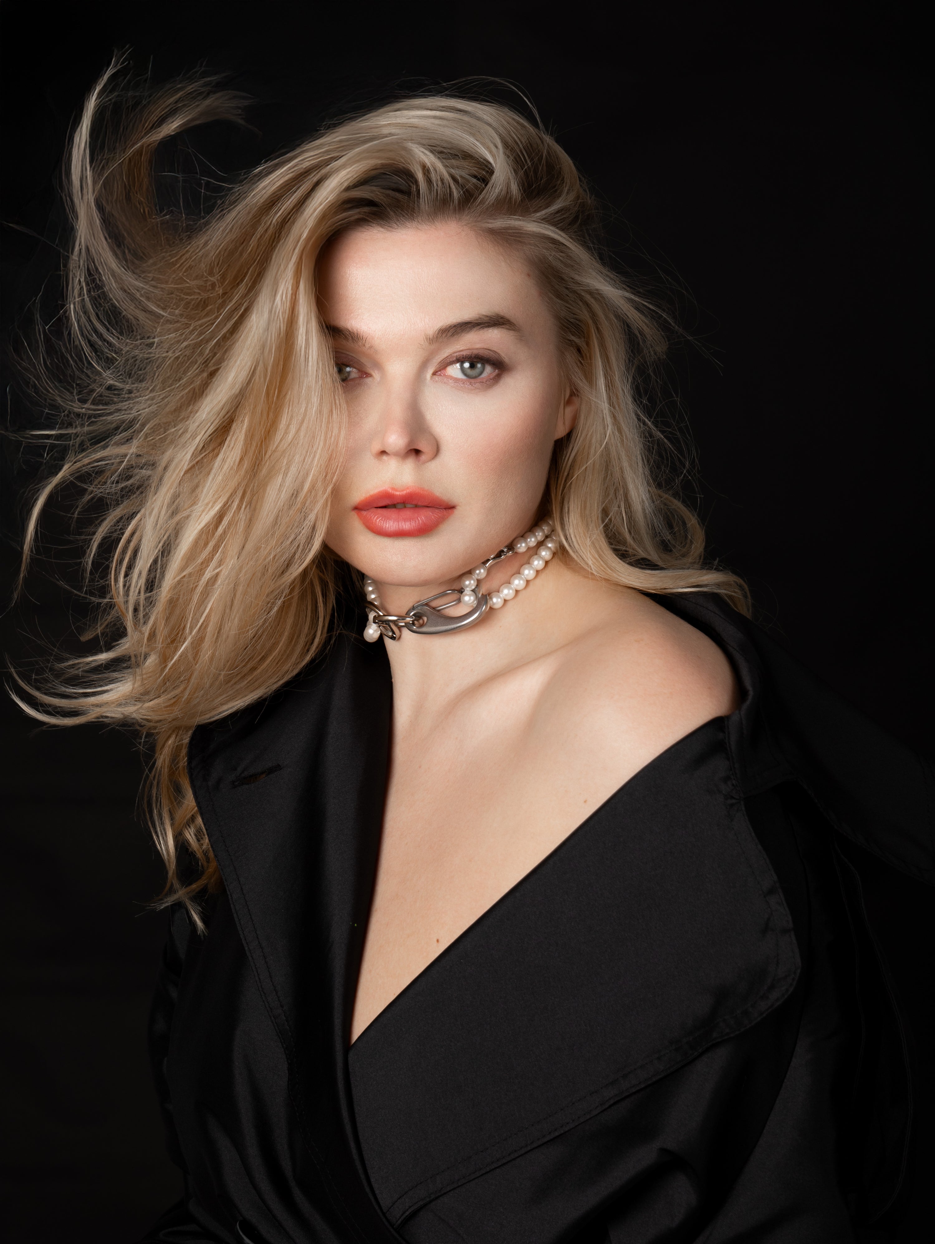 Pearl convertable choker necklace with carabiner