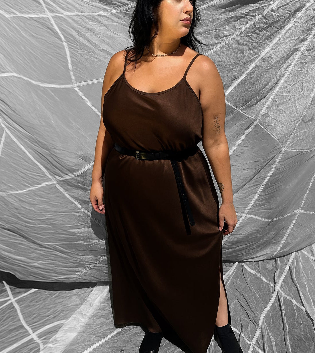 brown_leah_model_background_grey_7ffad73f-7220-4acf-82d8-23849fcbecf9.jpg