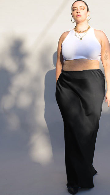 model wearing the eudora maxi skirt in black