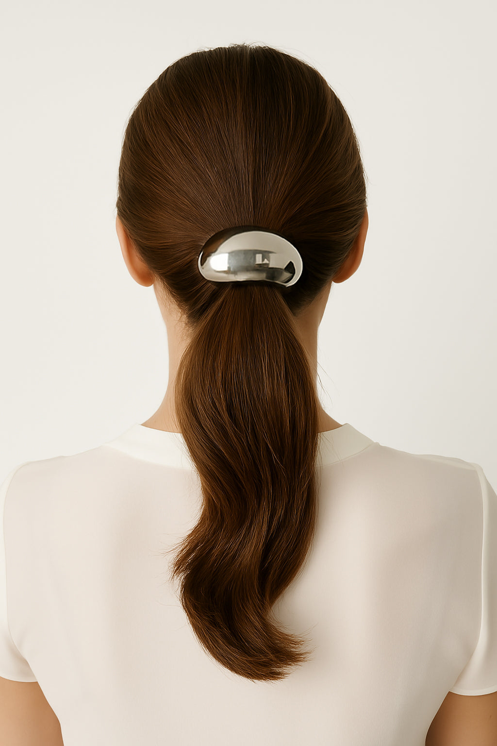 modelmodernhairtiesilver.jpg