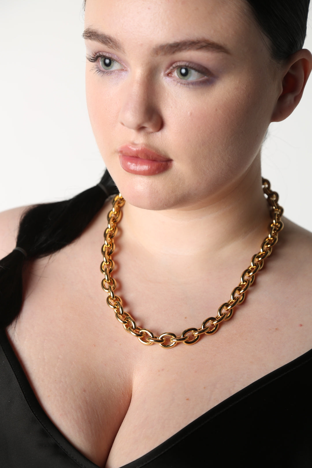 Photo on Model - Thick round O links. A timeless, yet of the moment statement piece.  With a deep shine, 18k gold plated stainless steel.   Perfect for almost any occasion or your everyday finishing touch to your outfits. Measures 22” can be adjusted to any length by clasping a link on the chain. 